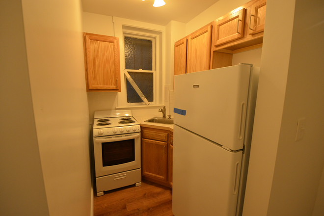 121 - 2 bedroom apartment Available 9/1/25 ! 2 min Walk from Campus !