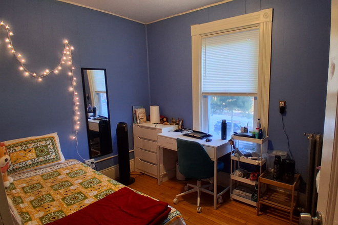 room - Private room available in a spacious house in Allston
