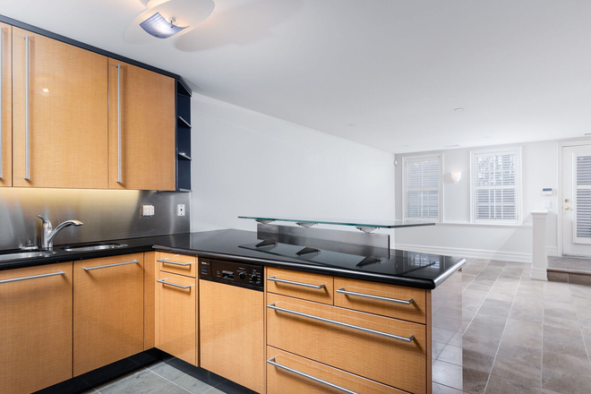 Kitchen - Large 1 Bedroom, 1 bathroom, with full kitchen and laundry in the heart of Yorkville Townhome