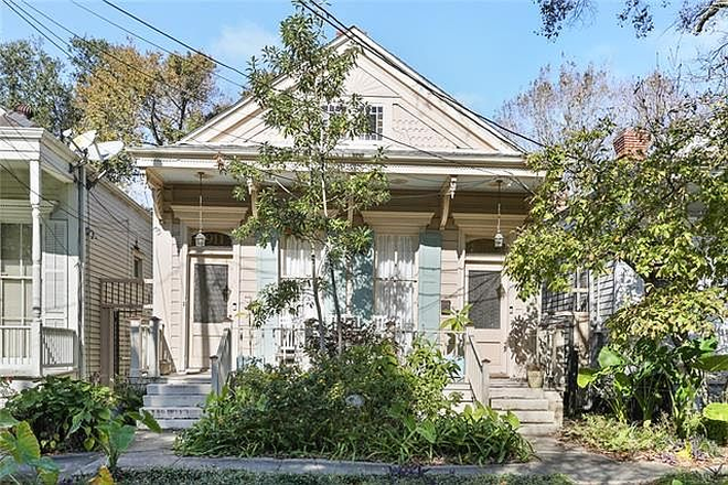 Historical duplex in Uptown, 2 blocks off St. Charles. Quiet street w/ neighborhood patrol. OPEN HOUSE Sat, Sept 5 from 1:00-300. - 4911 Dryades duplex