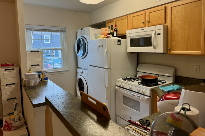 Kitchen - Cambridge Square Townhouse (Easy UVA Bus Access)