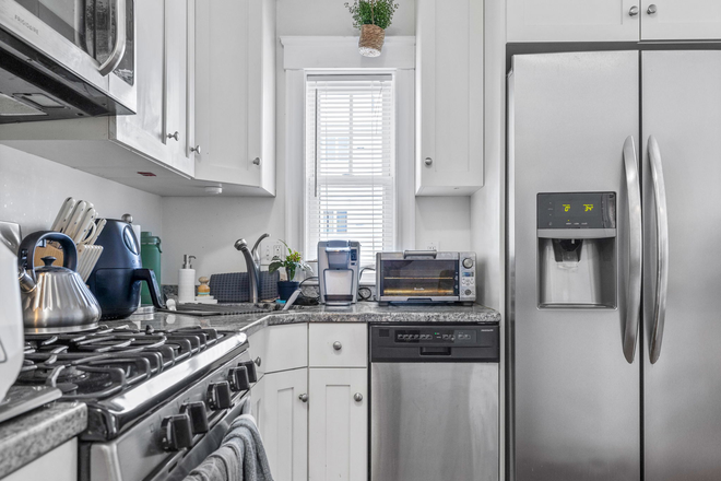 Call NOW for showings! 617-236-8600 - BOWDOIN ST - LRG OPEN *NO FEE* 3BR/1BA BY TUFTS FOR *6/1/2027* W/ LNDRY IN BLDNG, RNTL PRKNG, DW Apartments
