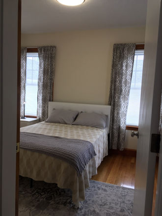 Bedroom - Minutes to Harvard Campus! Roommates Wanted.  No Fees, Safe, Clean, Easy Access to Train/Bus Apartments