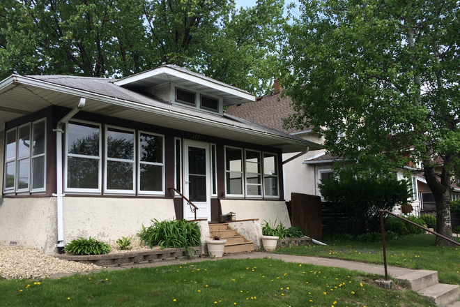 277 Brimhall front - Affordable Mac-Grove Updated 4bed/2bath Student Rental, easy commute to area colleges