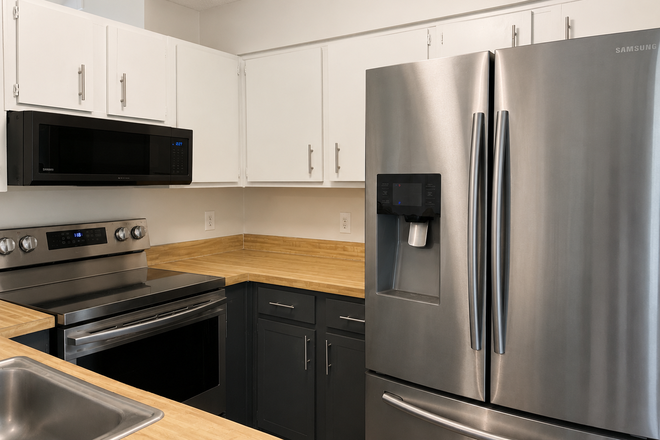 Shared Kitchen - Private Bedrooms Available Near UCF, Utilities Included, Lakefront Home, Newly Renovated