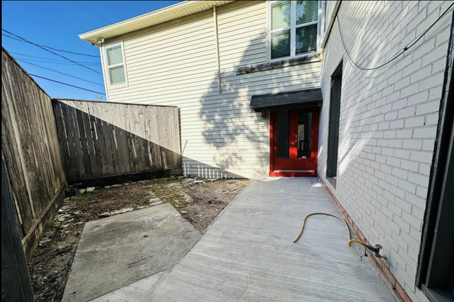 Patio - Duplex Close to Campus Duplex