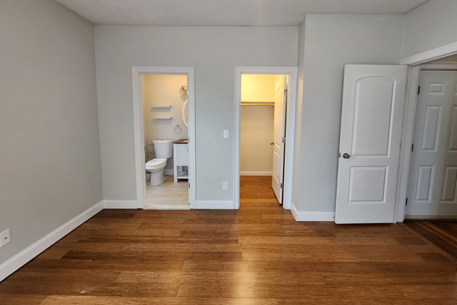 Bedroom - Co-Living: 1st floor With WALK IN CLOSET, Private Bathroom & FREE Washer & Dryer Apartments