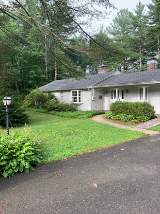 Front of Home - Rooms in Beautiful Furnished Home in Woods Setting