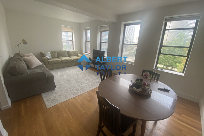 Living Room - 4 Bed 1 bath in South End!! Apartments