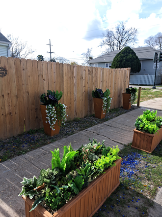 Exterior of home - Crystal Blue 2bed 1 bath Hardwood floors fully fenced central location off- House