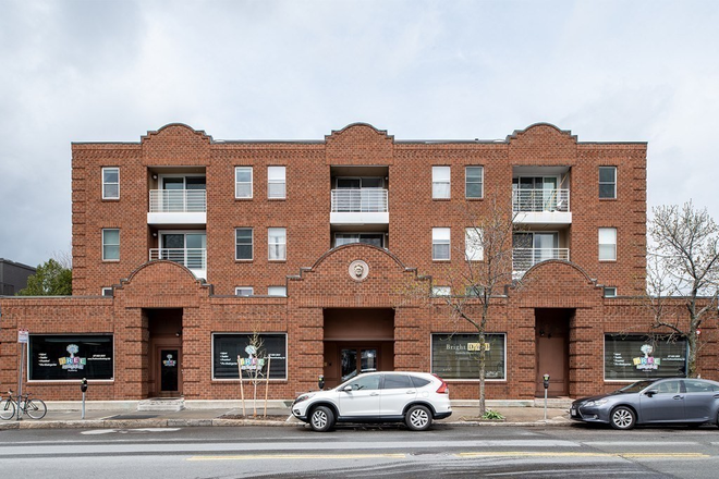 Building - 435 Washington St