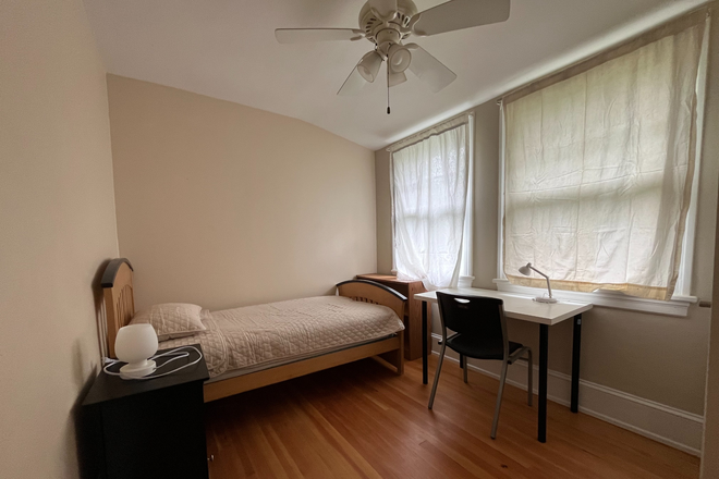 Furnished Room with a Twin Size Bed - Furnished rooms-Washington Rd-Princeton House