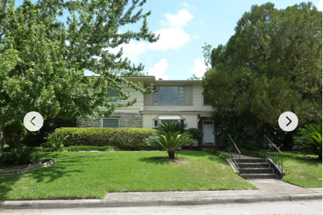 Front of property - First Floor Apartment 7 blocks to Campus