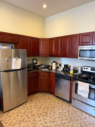 kitchen - Modern 3 Bedroom close to Temple Campus Apartments