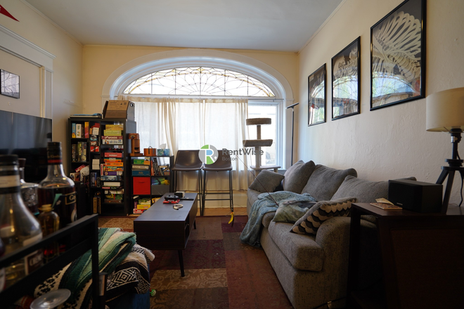 1 - Incredible Brookline 3 and 4 beds, W/D in unit. Students ok. No Fee! Apartments