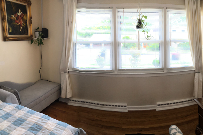 Windows for natural light - Furnished room-Valley Rd-Princeton House