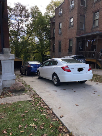 Shared Driveway - Subleasing for Spring & Summer '26. Apartment is safe, comfortable, & close to DAAP