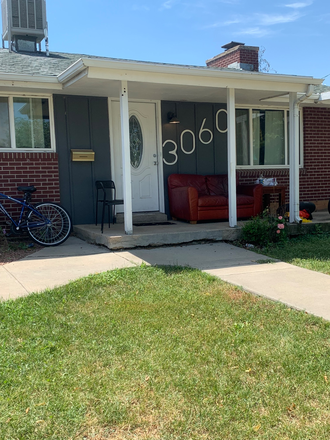 outside view - House Close to Campus (summer sublease)