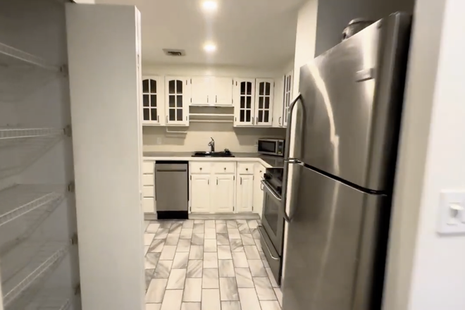 Kitchen with pantry - Gorgeous, spacious studio close to campus WITH IN-UNIT LAUNDRY Apartments