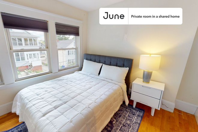 - Private bedroom in 4 bed/1 bath Home