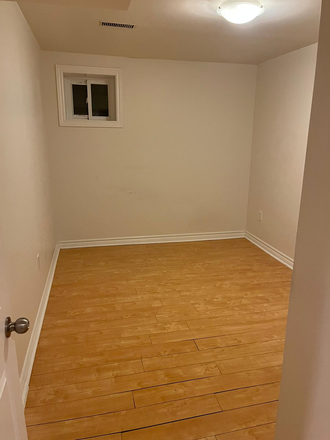 Bedroom - Huron & College ( M5T 2B6 )