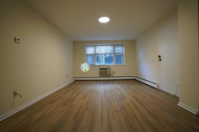 1 - Gorgeous Coolidge Corner 2 bed. H/HW inc. Pets ok, No Fee To You!