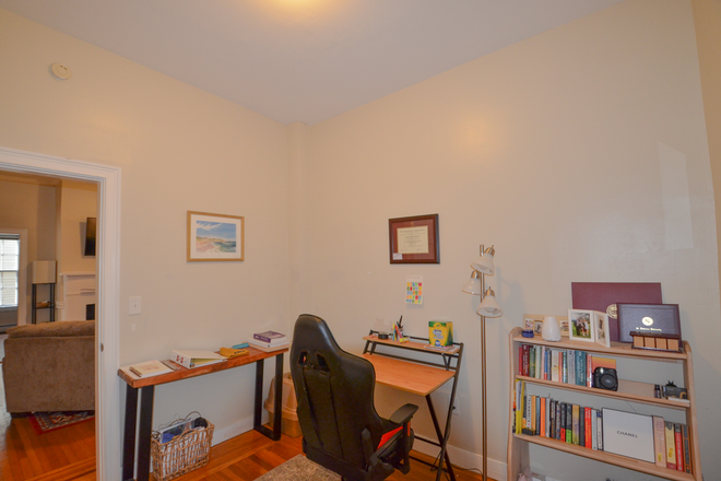 Bedroom - Private Bedroom | Modern Living in College Hill! 4-Bedroom Apt at 40 Bowen St