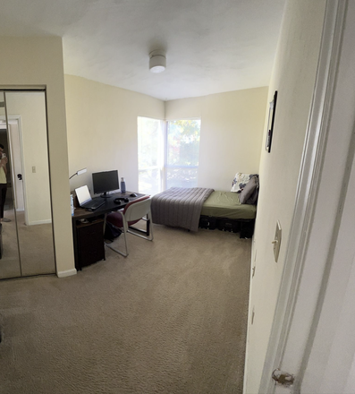 Bedroom - Hunters Ridge Apartment, 5 mins from Virgina Tech