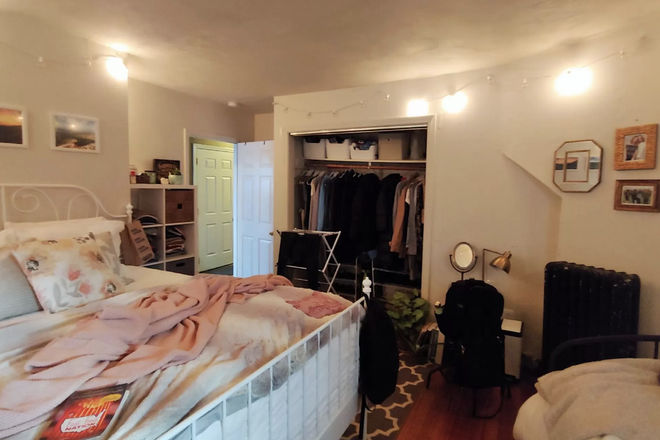 bed - 4 BED/1 BATH BEAUTIFUL SPACIOUS HOUSE (09/01) MINUTES AWAY TO BU!!