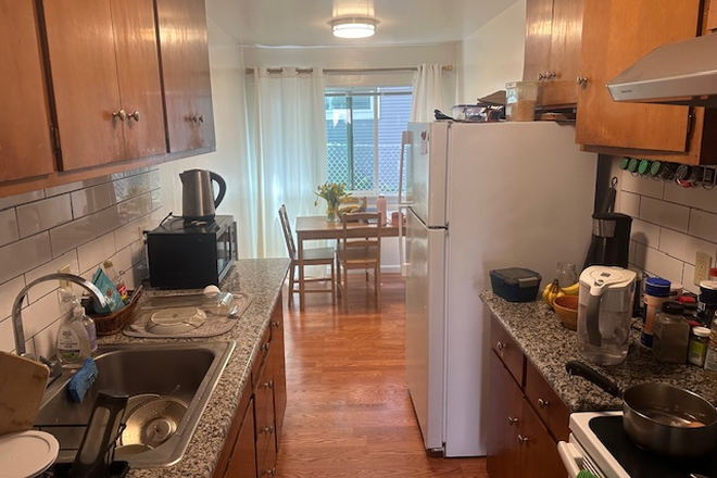 Kitchen - Furnished Gourmet Ghetto Apartment with Parking