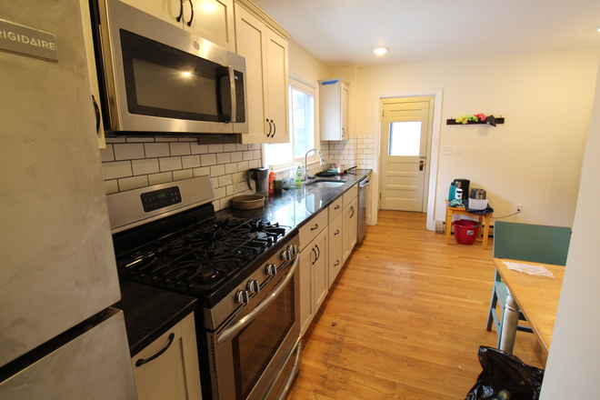 2 - Spacious top floor with fenced in yard, parking, near T. Apartments