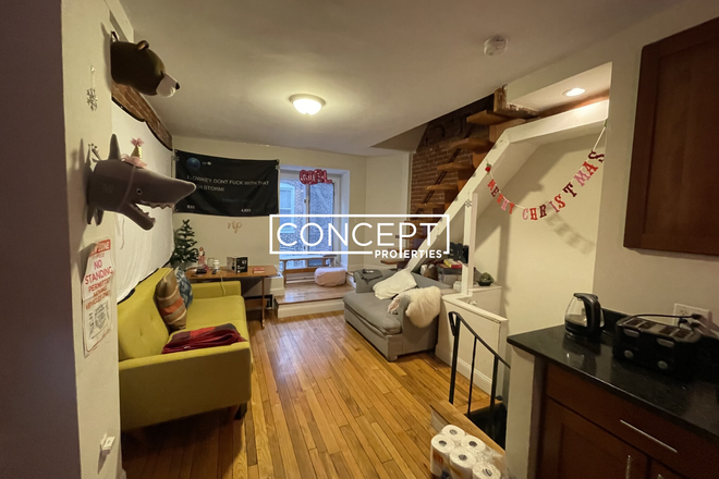 34 Sussex - [No fee][Single family attahced] 3 beds /1 bath brownstone near Northeastern [South end]