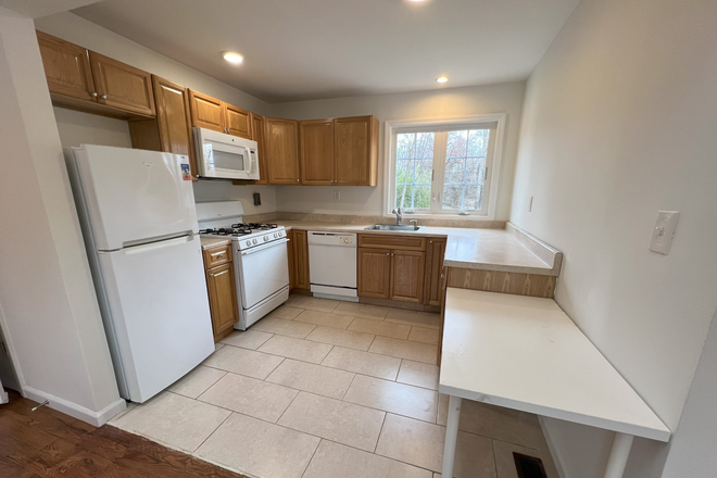 Kitchen - Furnished 2BR Suite-Province Line Rd-Princeton Apartments