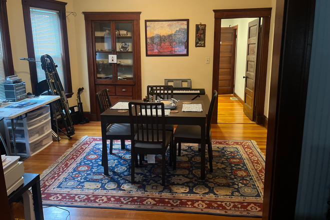 Dining room looking towards kitchen - 1 Bedroom Available in Spacious 2-bed 1-Bath near Tufts Duplex