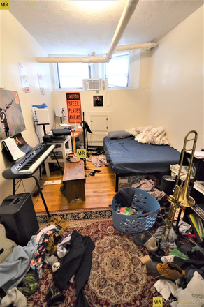 Bedroom - Kenmore Sq 3 Bed  Beacon St Apartments