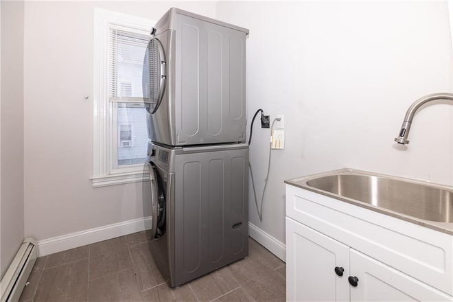 laundry - Two bed with in unit laundry. Near campus and Miriam Hospital. Apartments