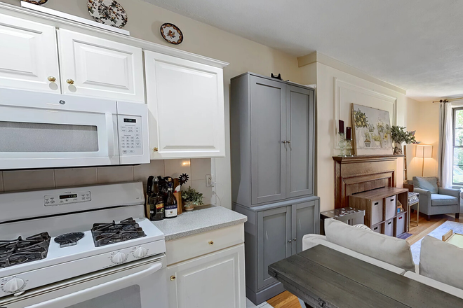 Call NOW for showings! 617-236-8600 - DEAN RD - *NO FEE* CLVLND CRCL 3BR FOR *9/1/2026* W/ PRKNG, 1.5 BATH, LNDRY IN BLDNG, A/C, FIREPLACE Apartments