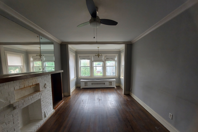 Sun Room - Extra Large 2 bedroom with office.