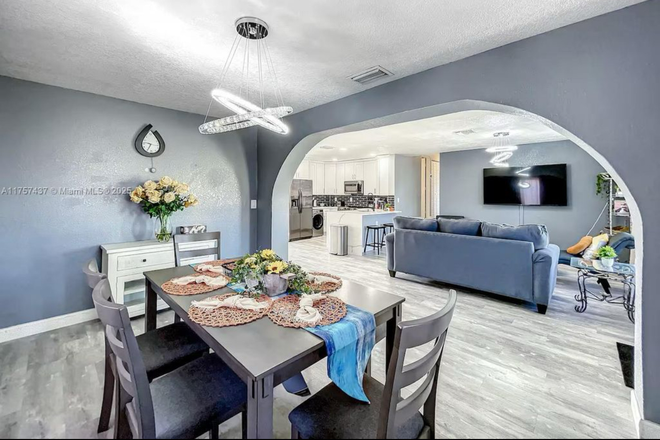 Dinning Room 2 - Plantation Broadview Pool House Gem