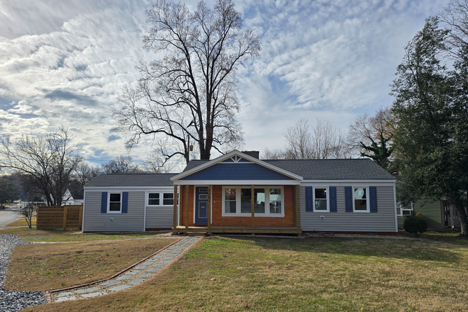 Front Yard - Freshly remodeled house walking distance from Dogwood Dell