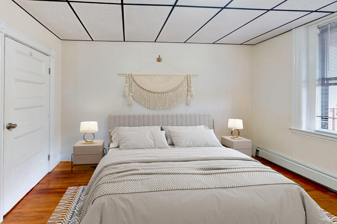 Bedroom - Spacious 4-bed, 1-bath in Mission Hill - NO BROKER FEE Apartments