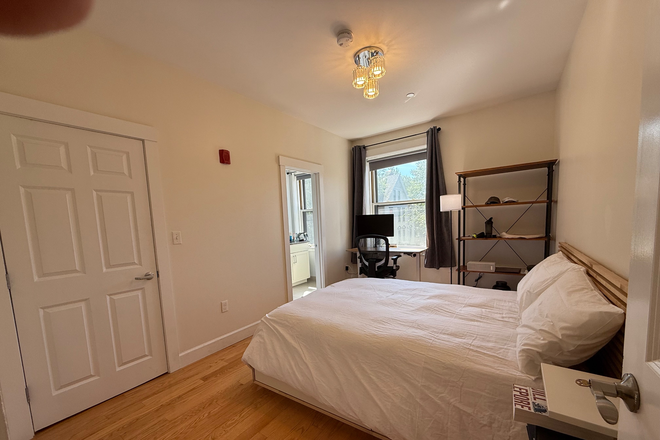 The room vol 2 - Room in Shared Apartment Available from December 2025 (to May 2026)