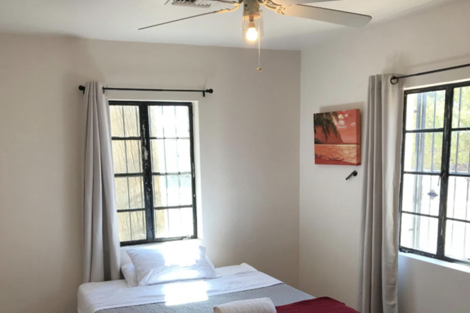 Your room :-) - SUBLET (3-4 months, flexible) Chill room + private bathroom with LARGE living room