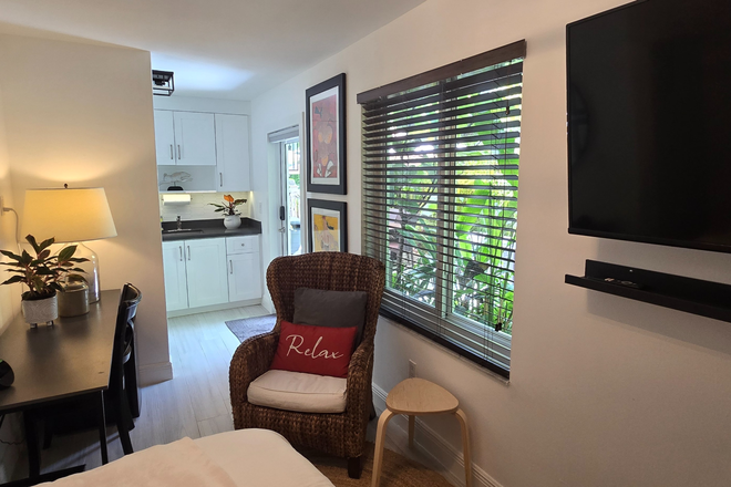 Studio - Please text for faster response, MARCEL 305.297.0719 House