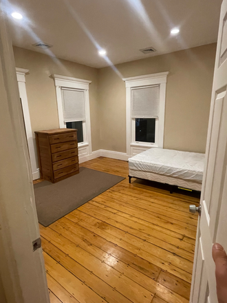Bedroom - FURNISHED, close to campus and bus route Duplex