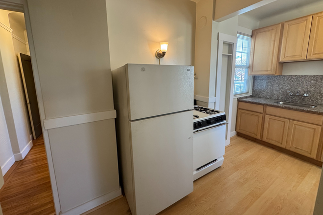 Kitchen - Large 1 Bedroom/1 Bath - Quiet Neighborhood