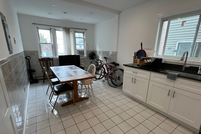 kitchen - 3 Bds, 1.5 bath apt East Cambridge Sep 1st avail.