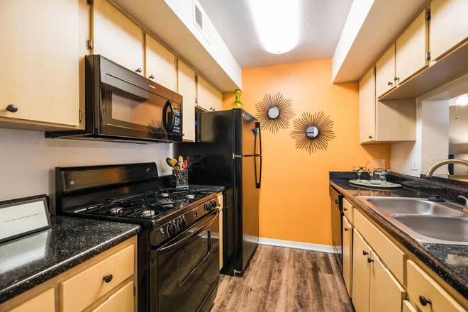 Kitchen - University Park Apartments Orlando