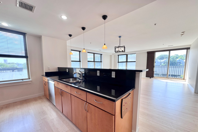 Kitchen - Central A/C ALL UPDATED KITCHEN AND 2 FULL BATHS NEAR HARVARD PUBLIC HEALTH Condo