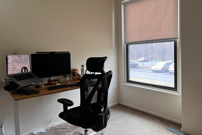 Working desk - Brandywine Apartments (Summer Sublet)